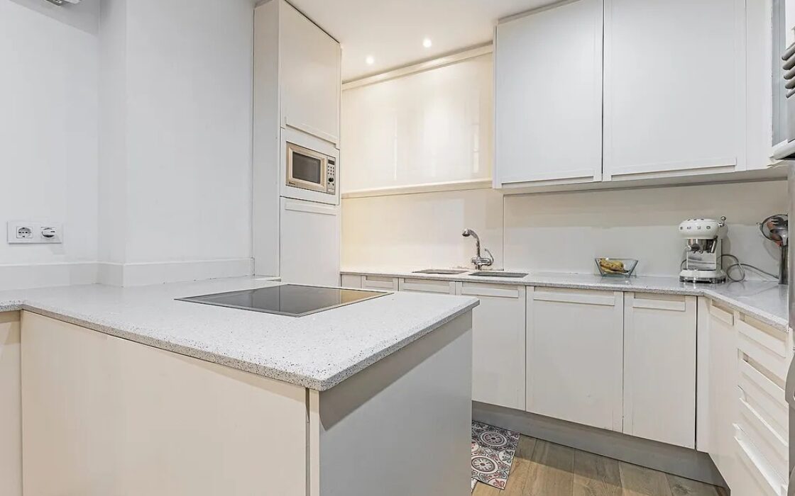 Квартира 78 кв.м з басейном у Педральбесі, Барселона