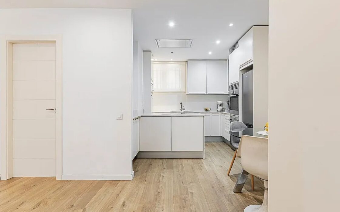 Квартира 78 кв.м з басейном у Педральбесі, Барселона