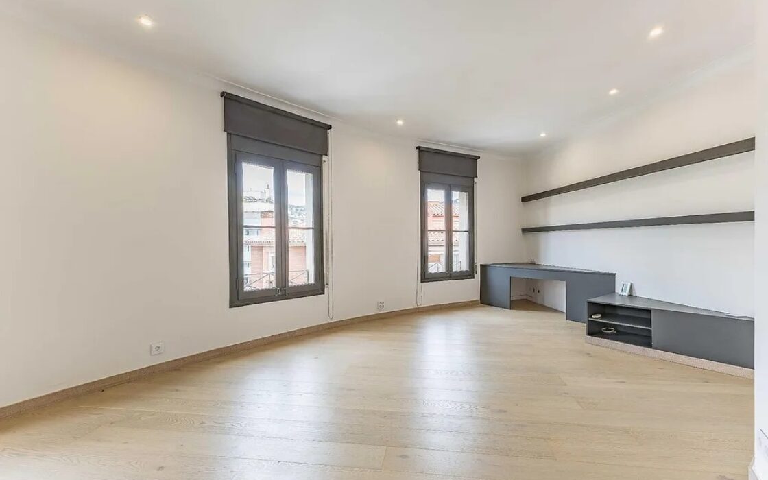 Світла квартира 170 кв.м в районі Саррія, Барселона