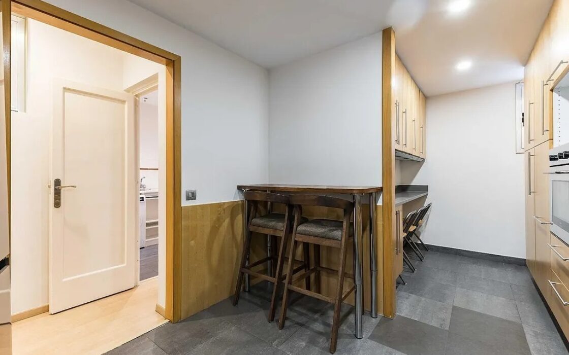 Світла квартира 170 кв.м в районі Саррія, Барселона