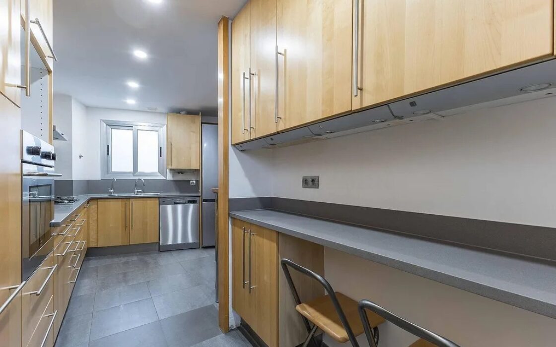 Світла квартира 170 кв.м в районі Саррія, Барселона