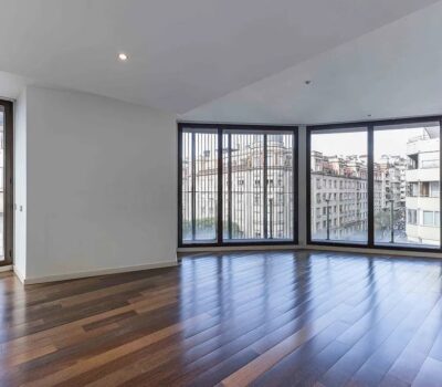 Світла квартира в Саррії з балконом та паркуванням 100 кв.м