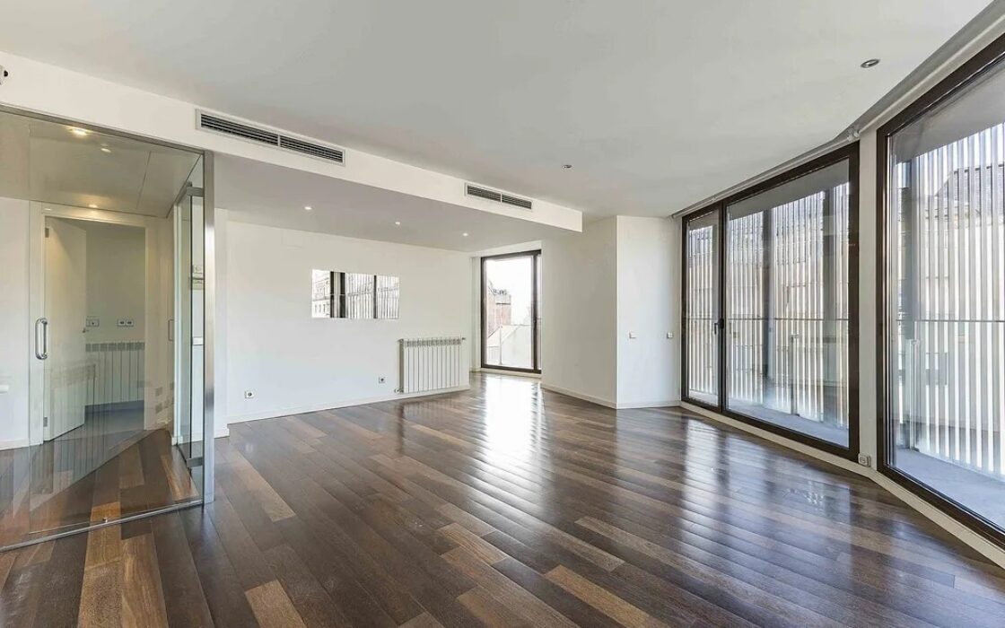 Світла квартира в Саррії з балконом та паркуванням 100 кв.м