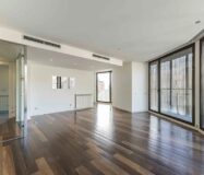 Світла квартира в Саррії з балконом та паркуванням 100 кв.м