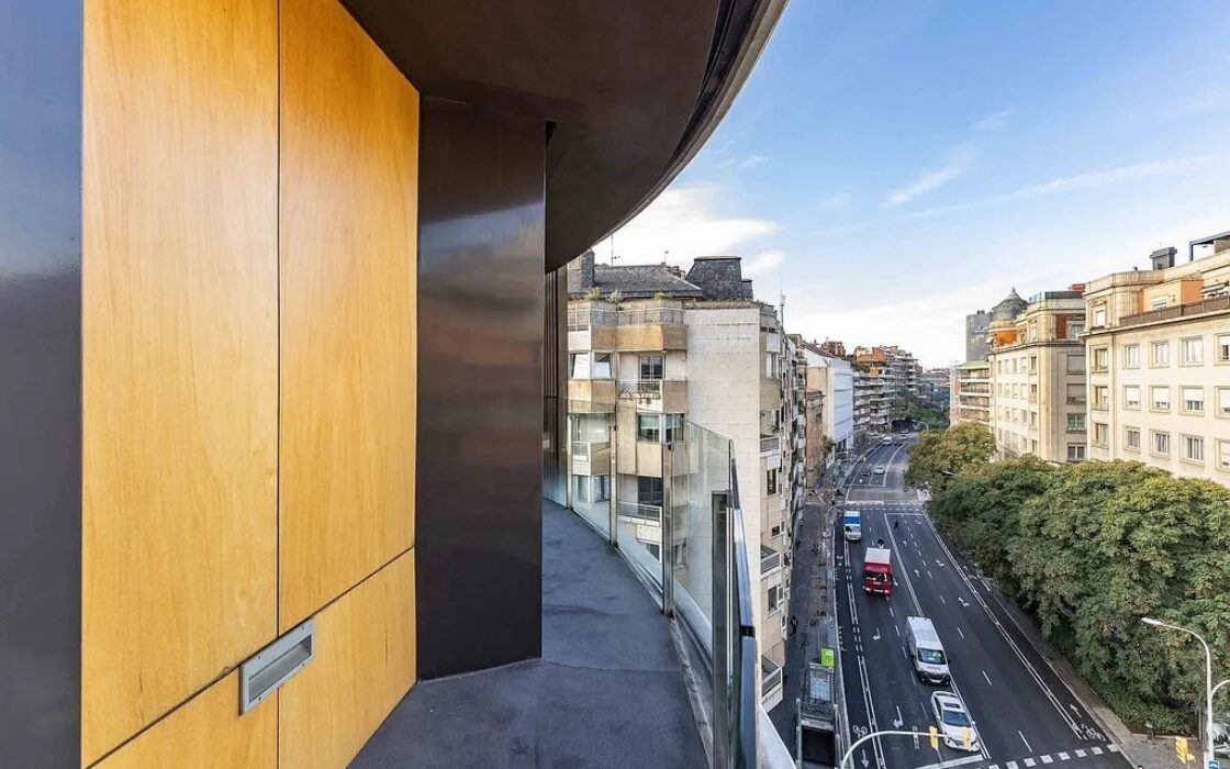 Світла квартира в Саррії з балконом та паркуванням 100 кв.м