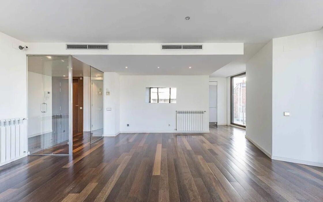 Світла квартира в Саррії з балконом та паркуванням 100 кв.м