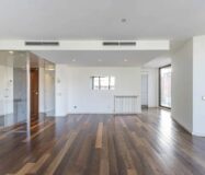 Світла квартира в Саррії з балконом та паркуванням 100 кв.м