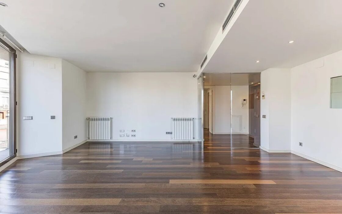 Світла квартира в Саррії з балконом та паркуванням 100 кв.м