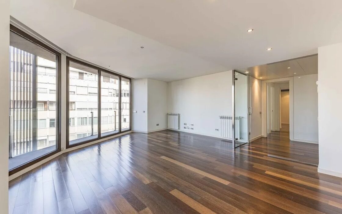 Світла квартира в Саррії з балконом та паркуванням 100 кв.м