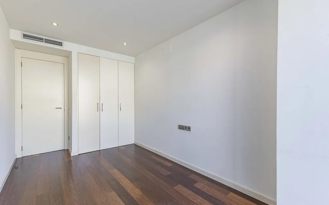 Світла квартира в Саррії з балконом та паркуванням 100 кв.м