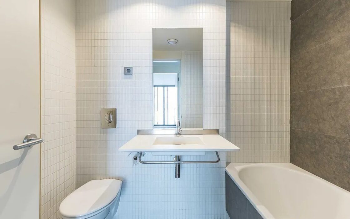 Світла квартира в Саррії з балконом та паркуванням 100 кв.м