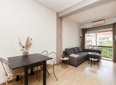 Світла квартира з балконом у Барселоні, 110 кв.м., 3 спальні