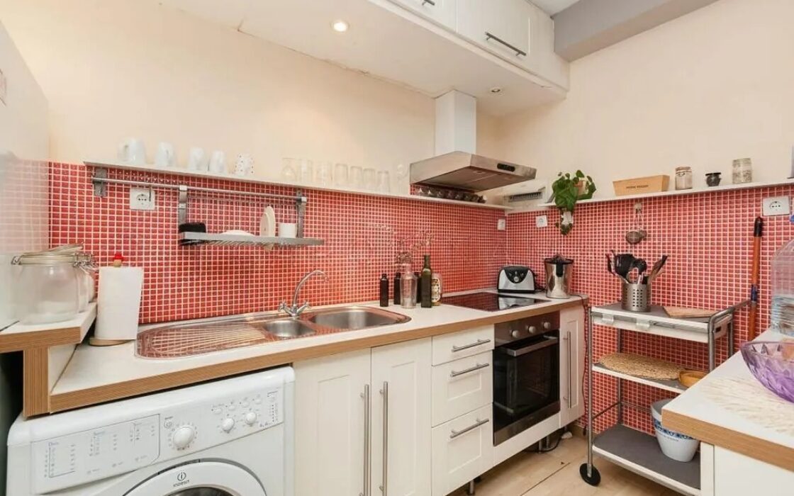 Светлая квартира с балконом в Барселоне, 110 кв.м., 3 спальни