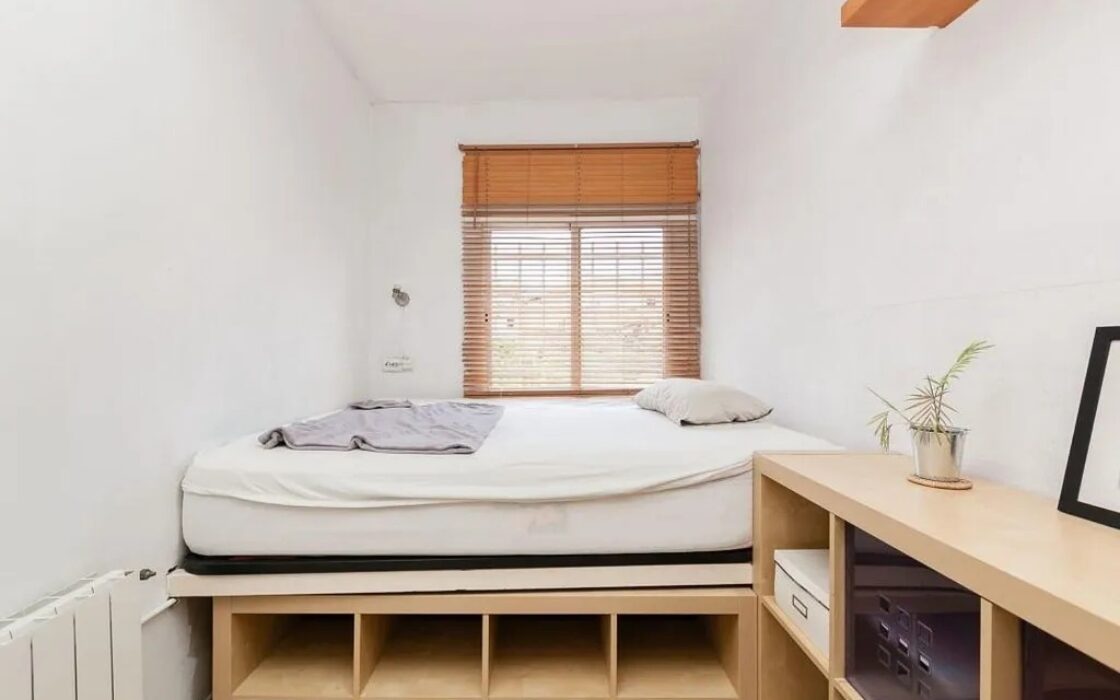 Светлая квартира с балконом в Барселоне, 110 кв.м., 3 спальни