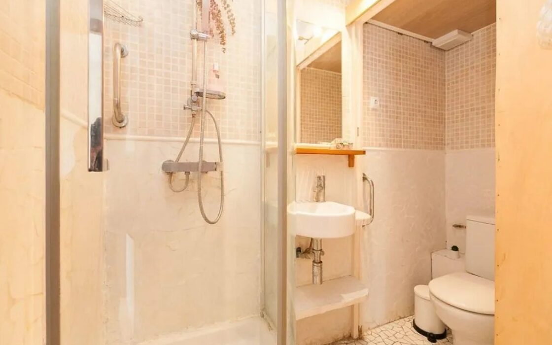 Светлая квартира с балконом в Барселоне, 110 кв.м., 3 спальни