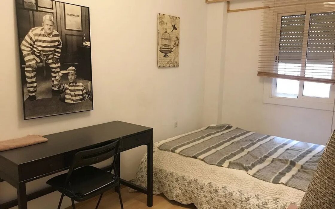 Светлая квартира с балконом в Барселоне, 110 кв.м., 3 спальни