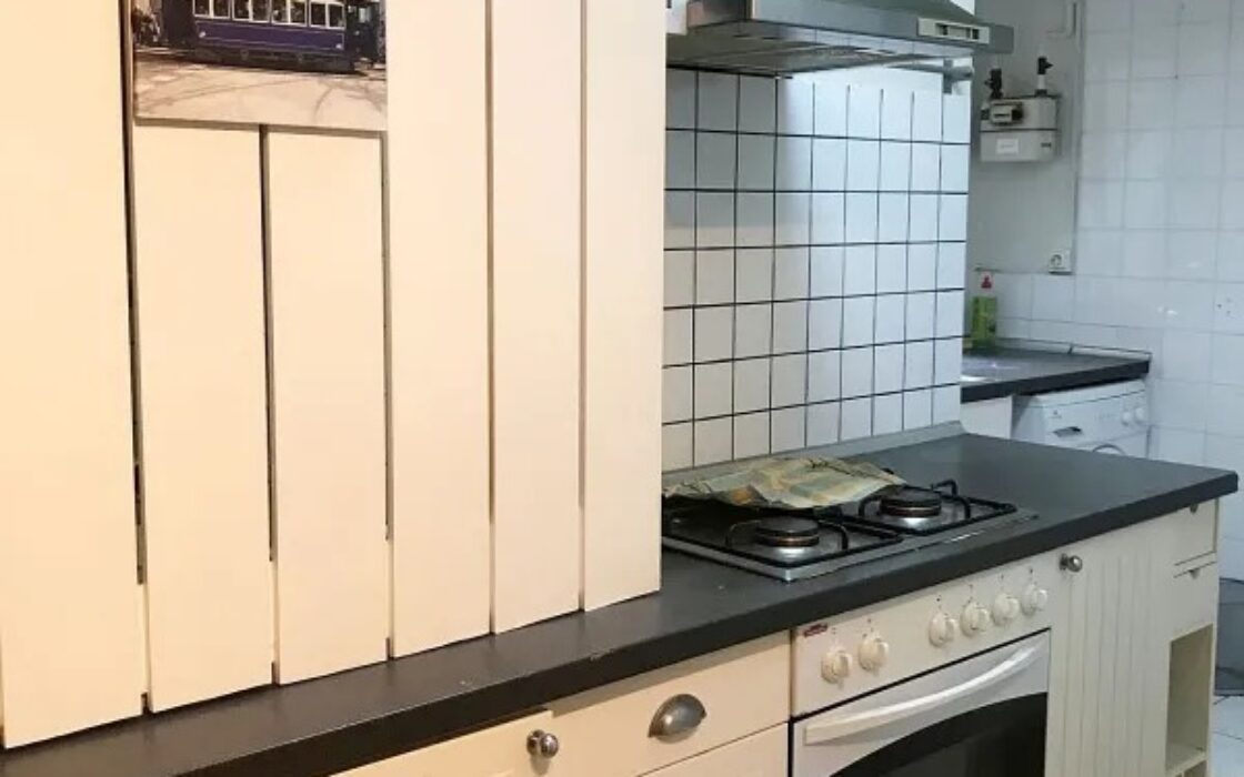 Светлая квартира с балконом в Барселоне, 110 кв.м., 3 спальни