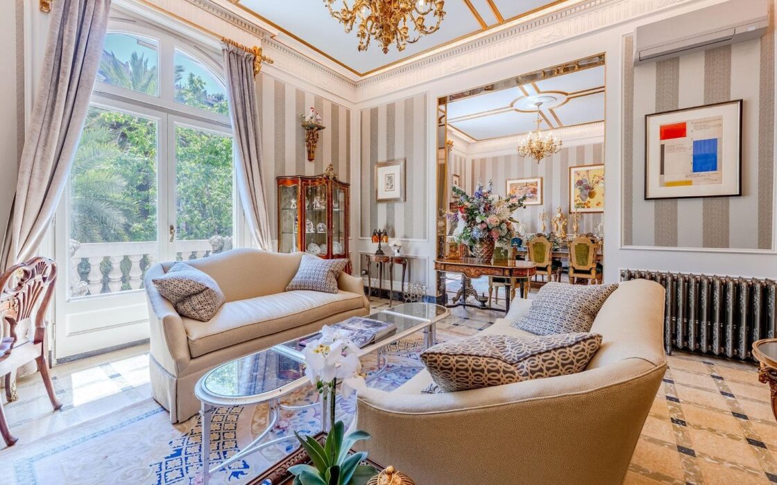 Ексклюзивна дизайнерська квартира з терасою в Барселоні 300 кв.м