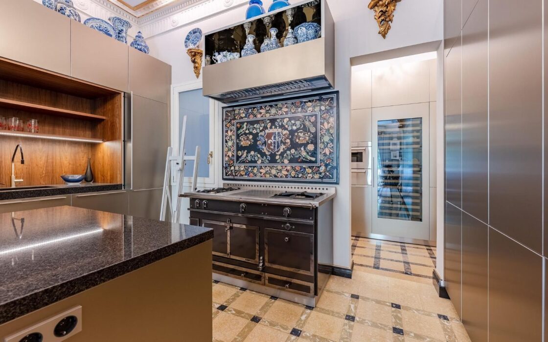 Ексклюзивна дизайнерська квартира з терасою в Барселоні 300 кв.м