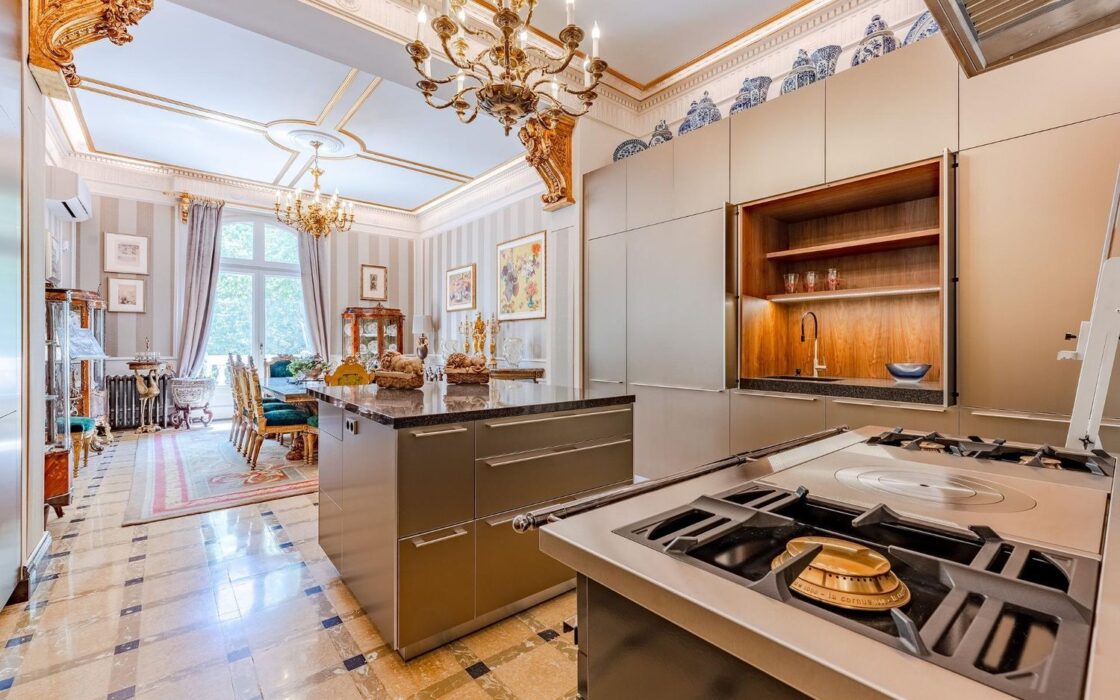 Ексклюзивна дизайнерська квартира з терасою в Барселоні 300 кв.м