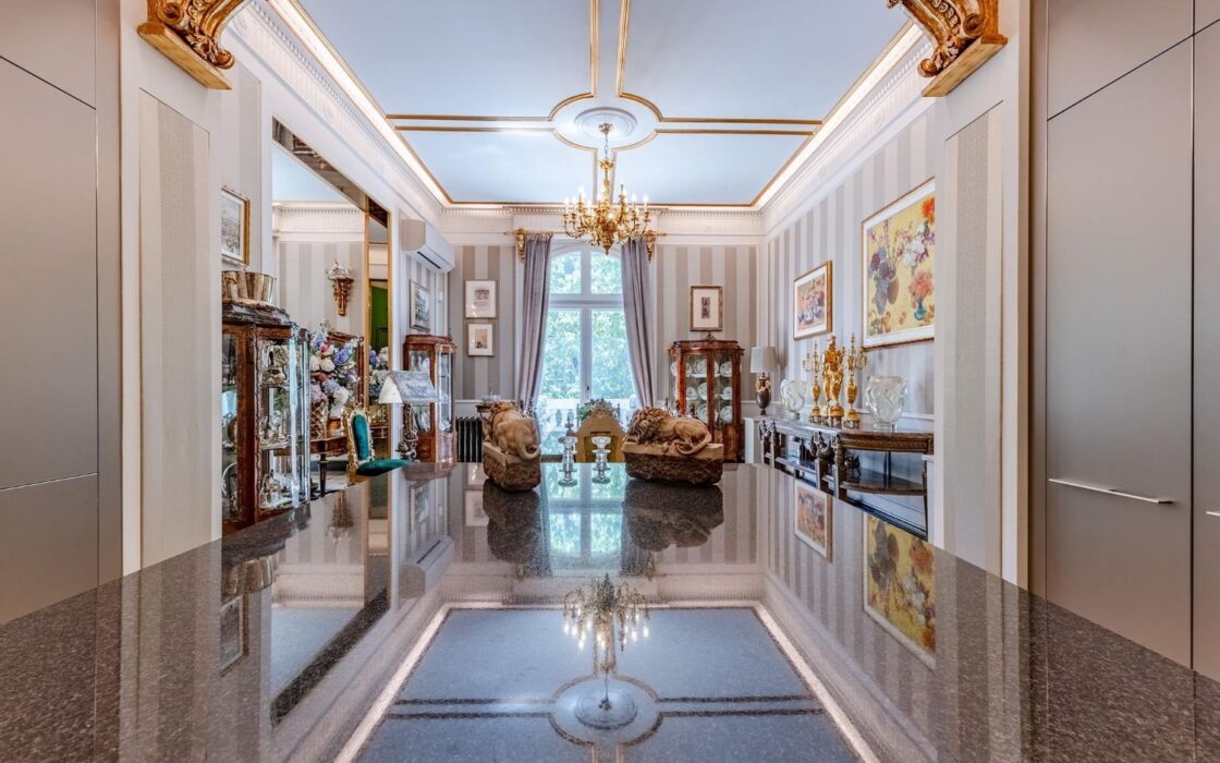 Ексклюзивна дизайнерська квартира з терасою в Барселоні 300 кв.м