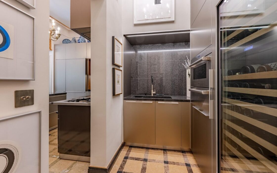 Ексклюзивна дизайнерська квартира з терасою в Барселоні 300 кв.м