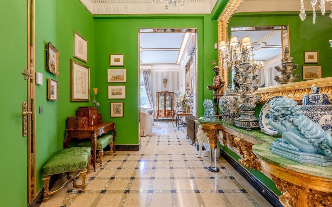 Ексклюзивна дизайнерська квартира з терасою в Барселоні 300 кв.м