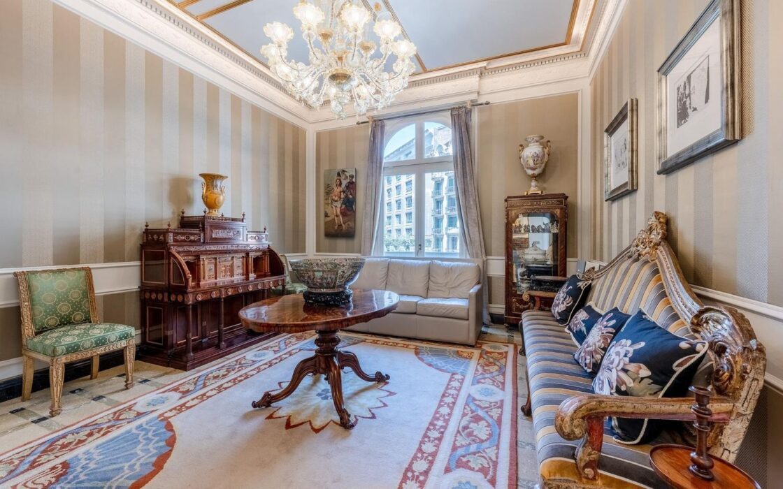 Ексклюзивна дизайнерська квартира з терасою в Барселоні 300 кв.м