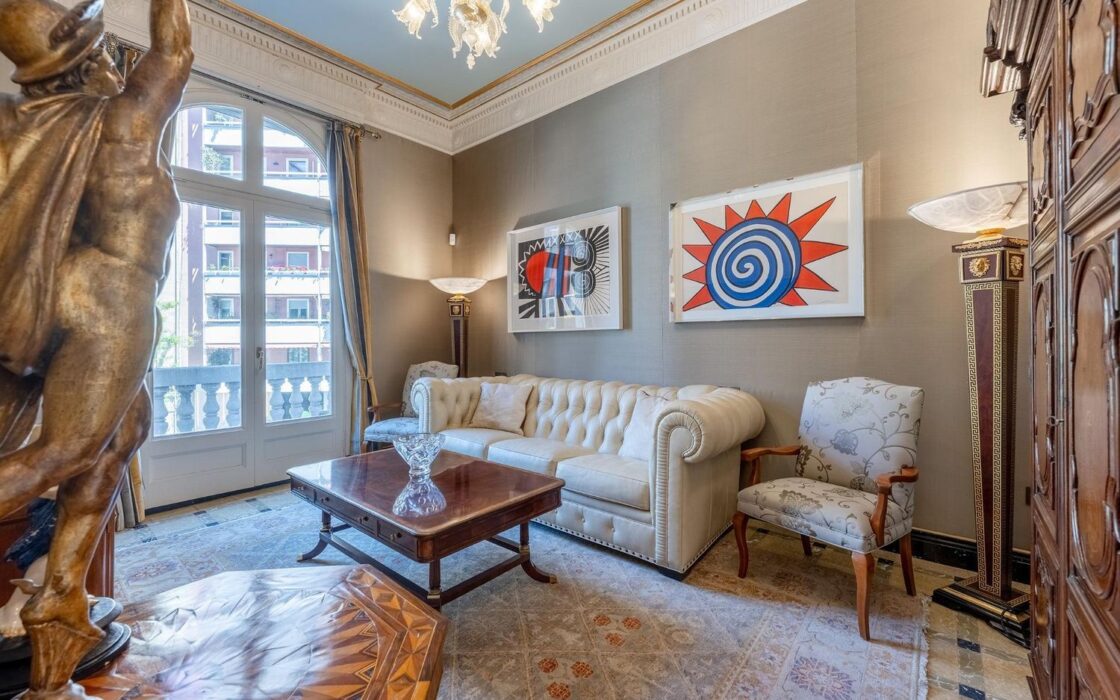 Ексклюзивна дизайнерська квартира з терасою в Барселоні 300 кв.м