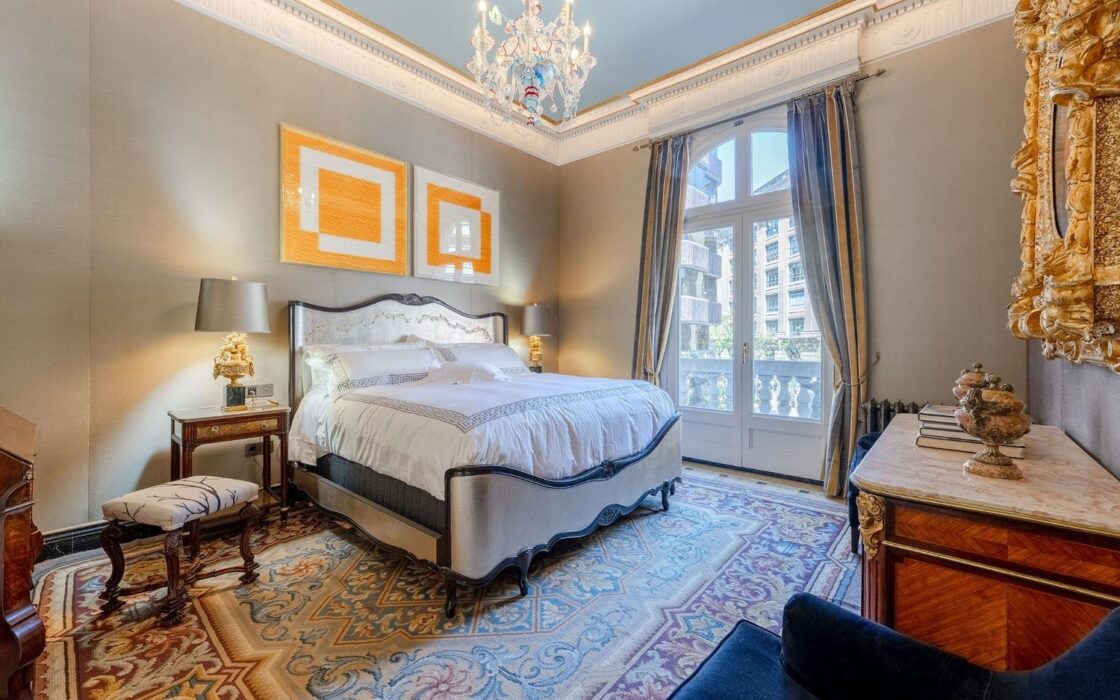 Ексклюзивна дизайнерська квартира з терасою в Барселоні 300 кв.м