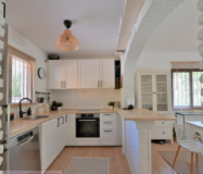 Элегантный таунхаус у моря с террасами в Калахонде 133 кв.м