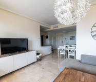 Светлая 2-комнатная квартира с видом на море в Бенальмадене