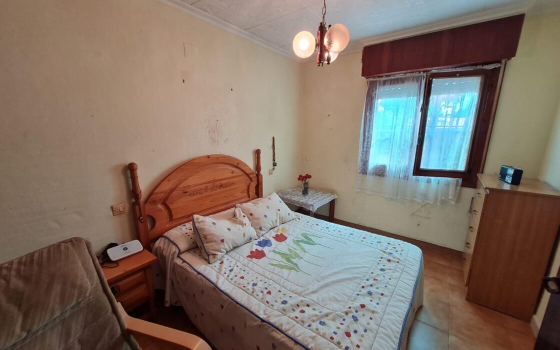 Бунгало 36 кв.м в Торревьехе с террасой у моря