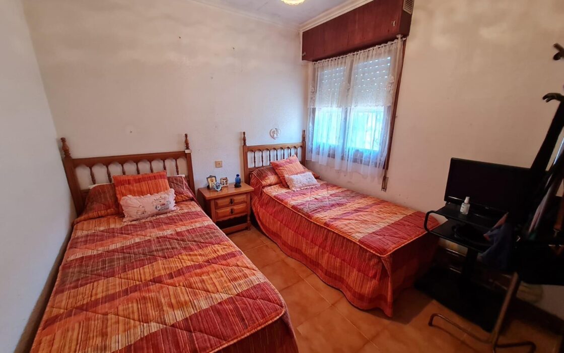 Бунгало 36 кв.м в Торревьехе с террасой у моря