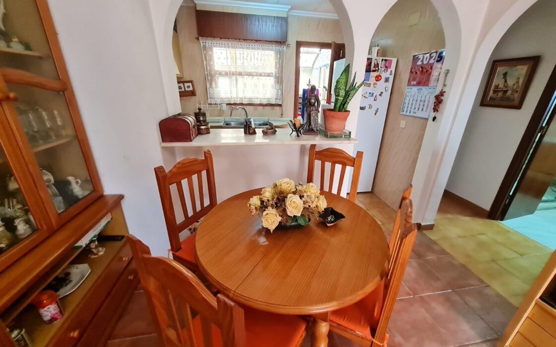 Бунгало 36 кв.м в Торревьехе с террасой у моря