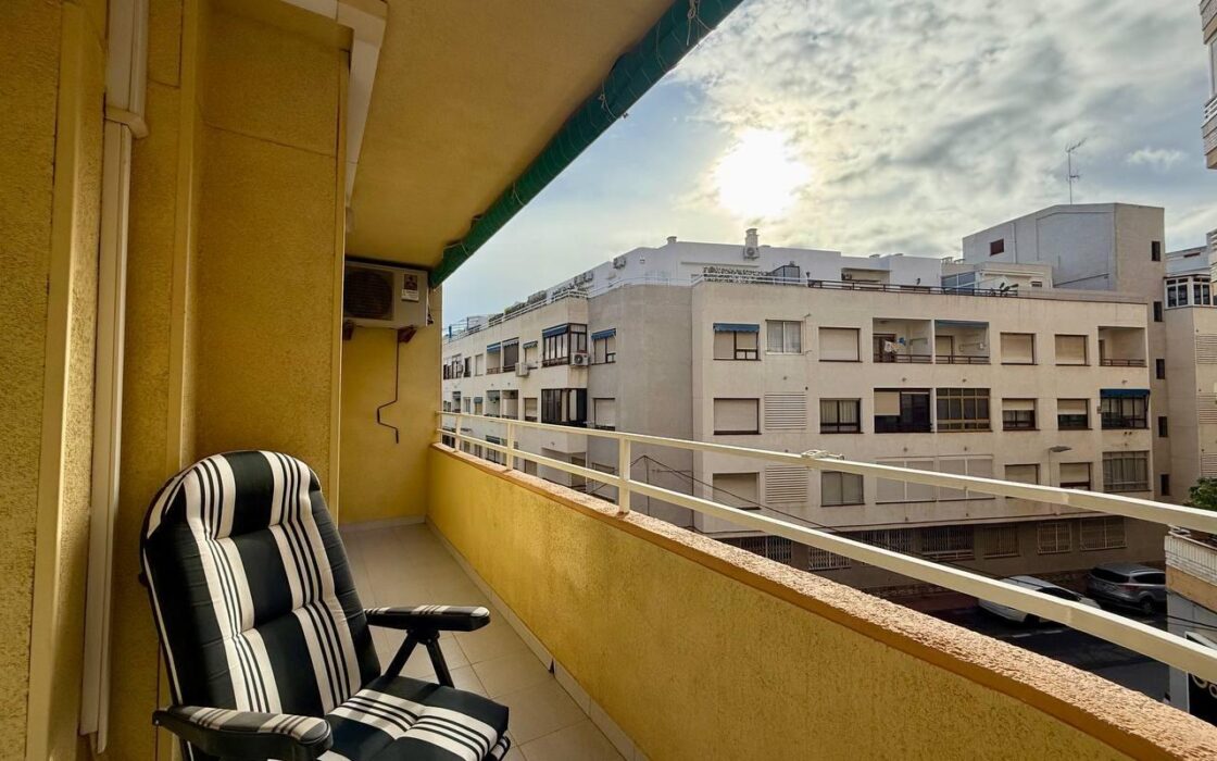 Апартаменты в Торревьехе 65 кв.м у моря с лифтом