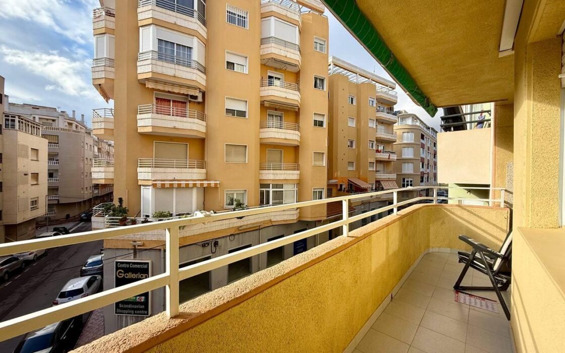 Апартаменты в Торревьехе 65 кв.м у моря с лифтом