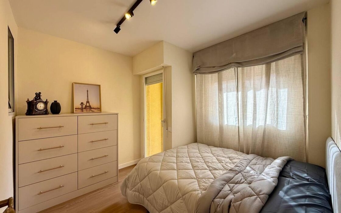 Апартаменты в Торревьехе 65 кв.м у моря с лифтом