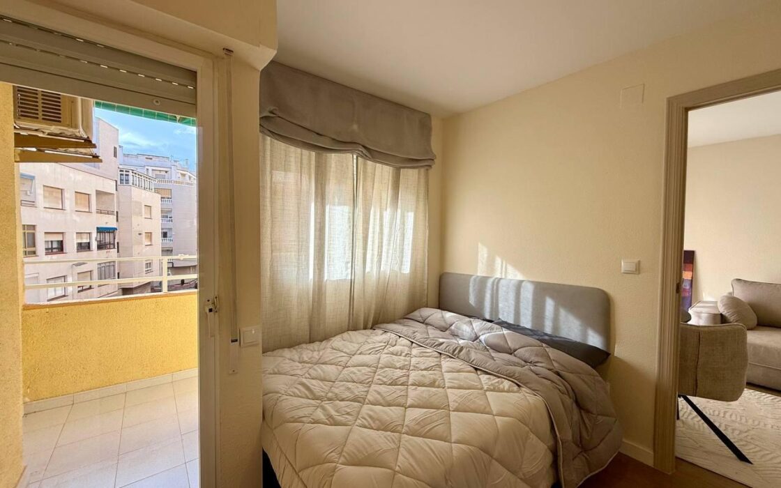 Апартаменты в Торревьехе 65 кв.м у моря с лифтом