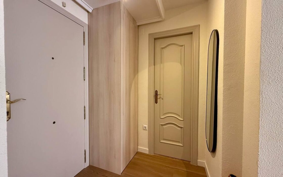 Апартаменты в Торревьехе 65 кв.м у моря с лифтом