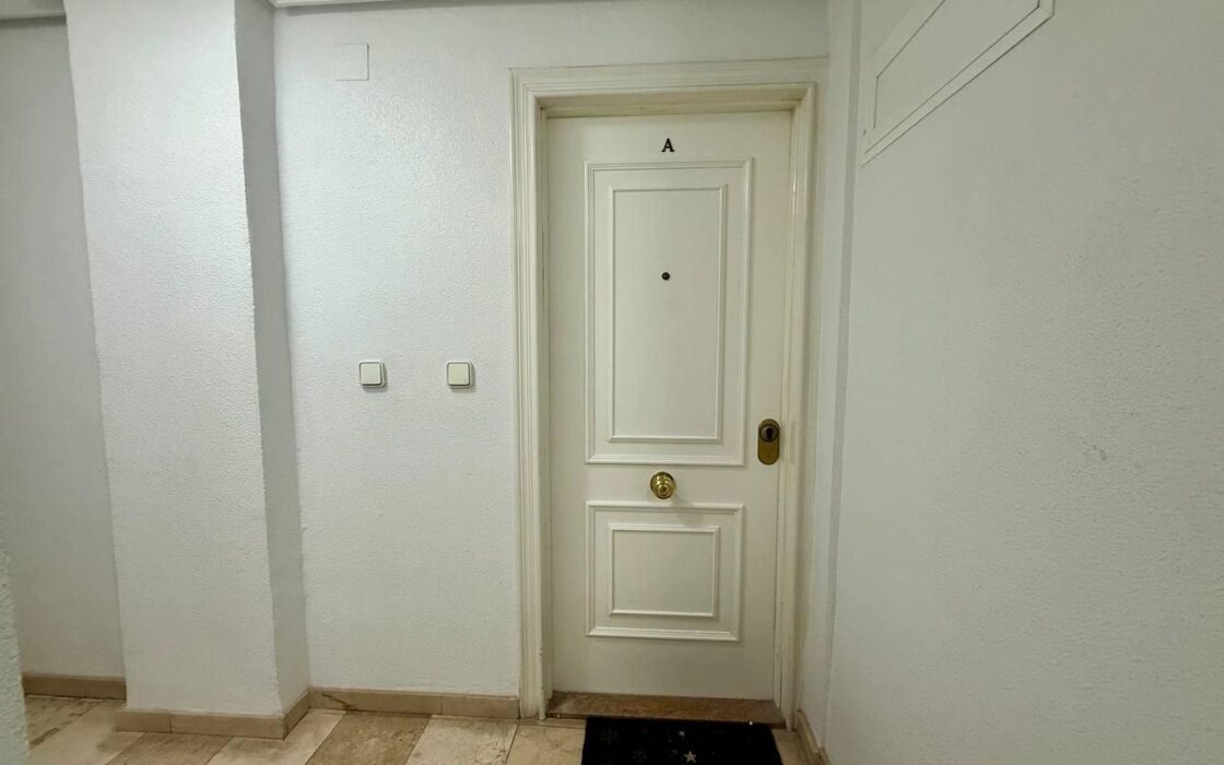 Апартаменты в Торревьехе 65 кв.м у моря с лифтом