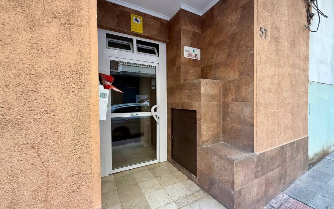 Апартаменты в Торревьехе 65 кв.м у моря с лифтом