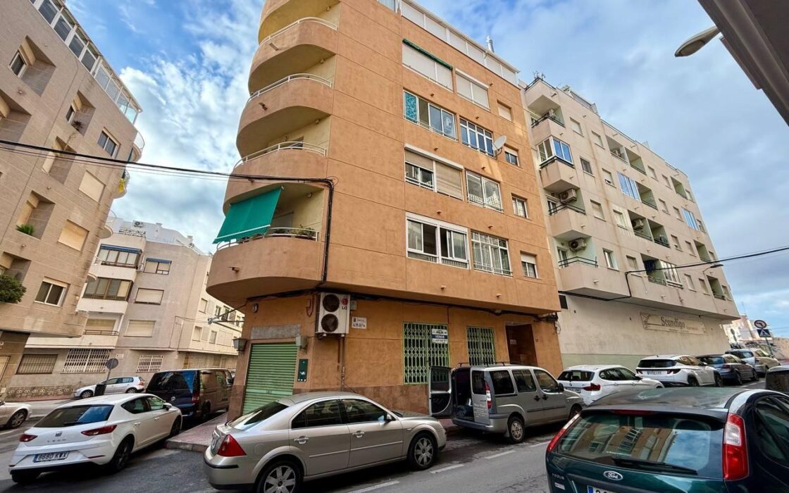 Апартаменты в Торревьехе 65 кв.м у моря с лифтом