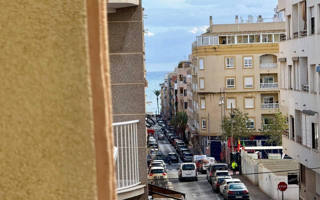 Апартаменты в Торревьехе 65 кв.м у моря с лифтом