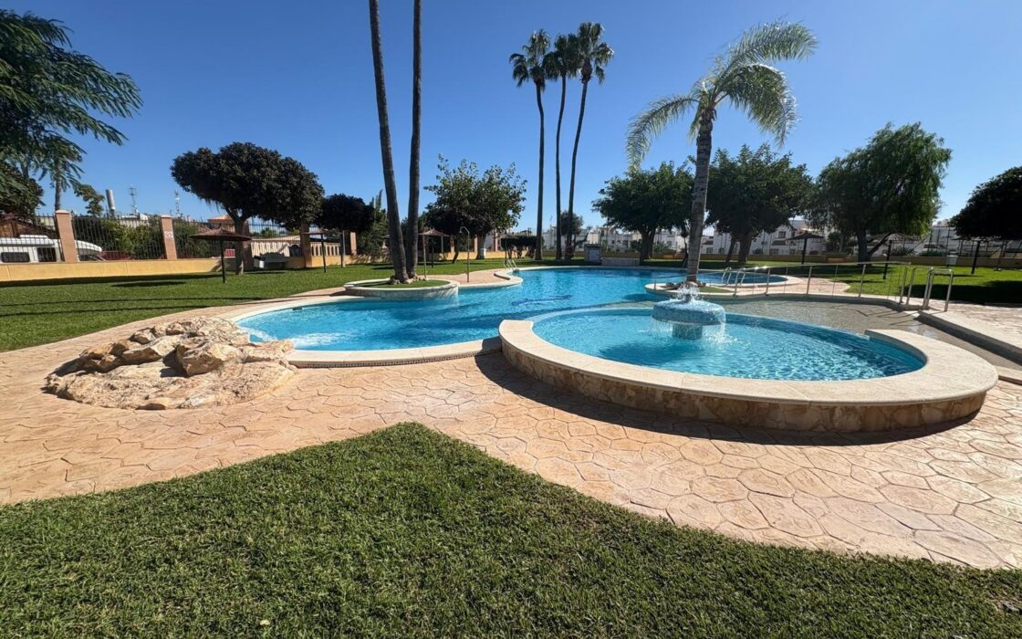 Бунгало в Ориуэла Коста 75 кв.м с видом на море