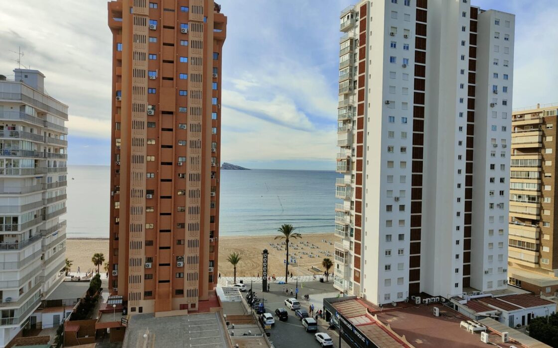 Просторная квартира в Бенидорме 100 метров от моря