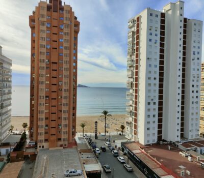 Простора квартира в Бенідормі 100 метрів від моря