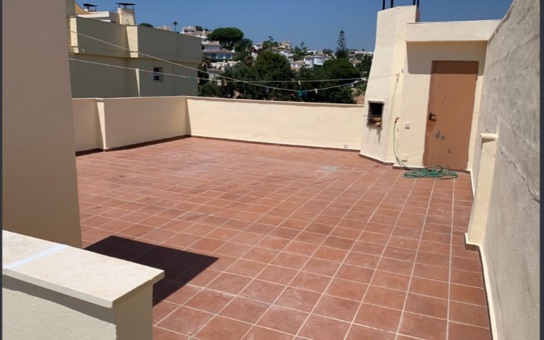 Трехкомнатная квартира с террасой в Калахонде, Михас 51 кв.м