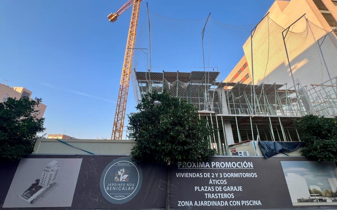 Апартаменти 87 кв.м в Валенсії з терасою та басейном