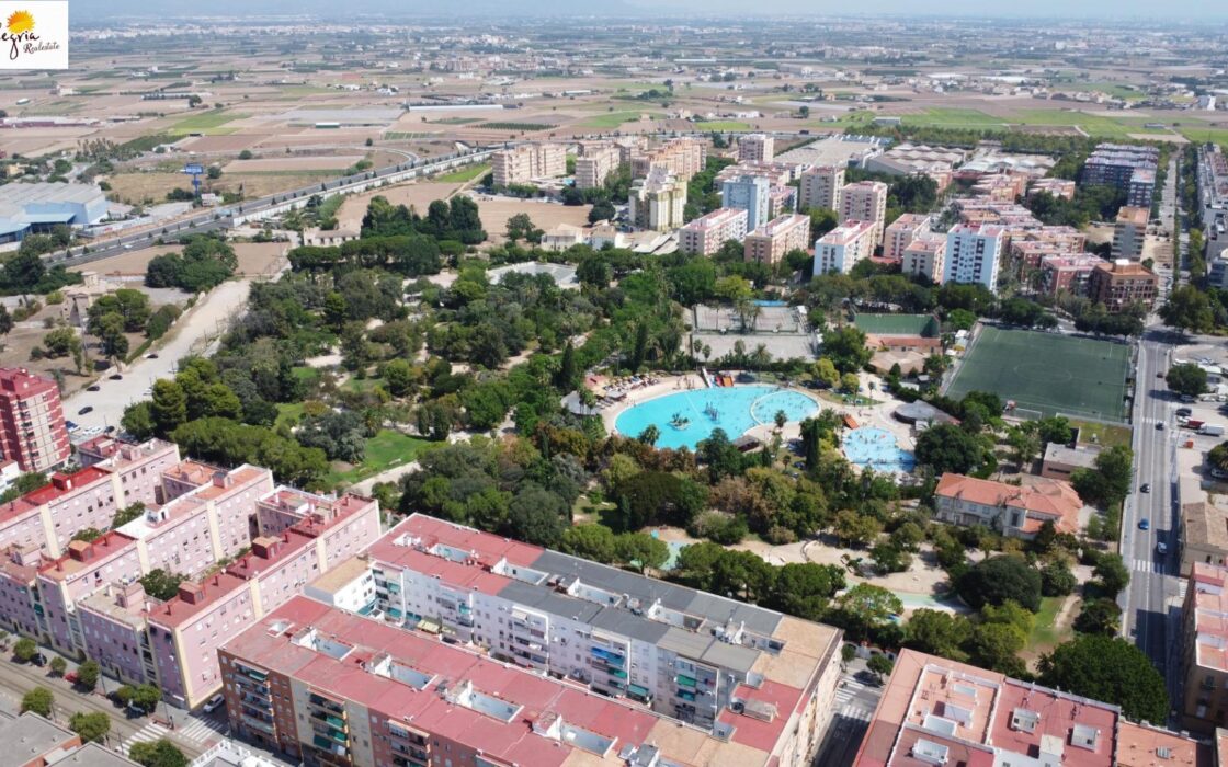 Апартаменти 87 кв.м в Валенсії з терасою та басейном